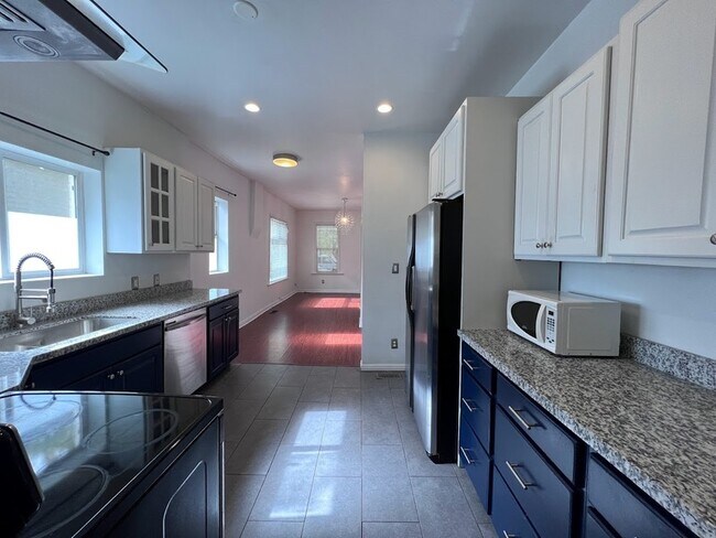 Building Photo - 923 S 400 E