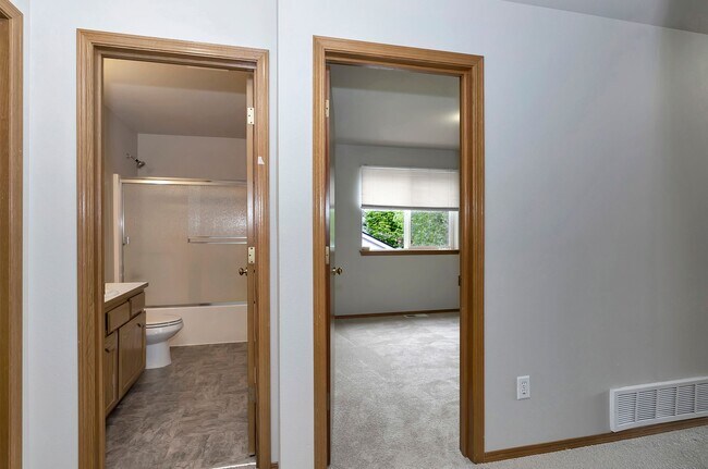 Building Photo - Spacious 4-Bedroom Home on a Tranquil Cul-de-Sac in Puyallup