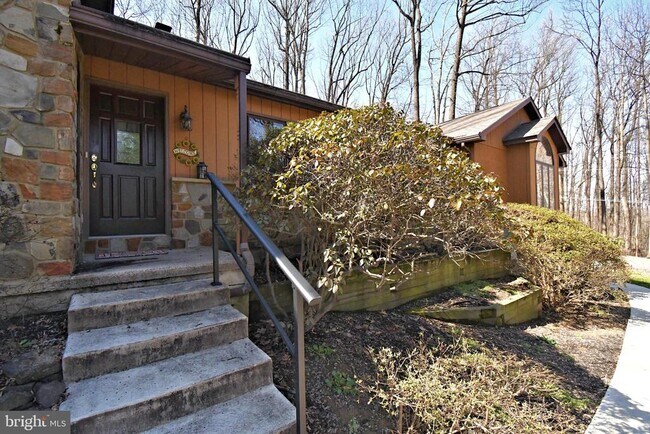 Building Photo - 306 Cedar Hill Rd