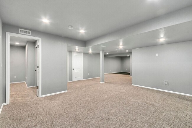 Building Photo - RainDance Resort-Style Living with 5 Bedroom, 3 Bathroom Ranch Home!