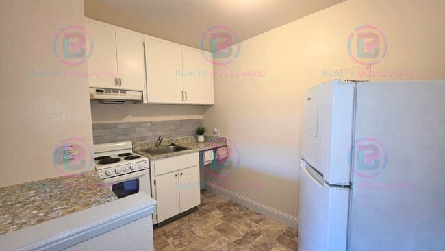 Building Photo - Ground-Floor Studio with Private Patio & Pool Access Near Virginia Lake