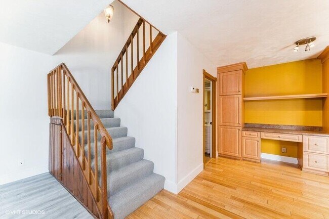 Building Photo - 6138 SE Riverboat Dr