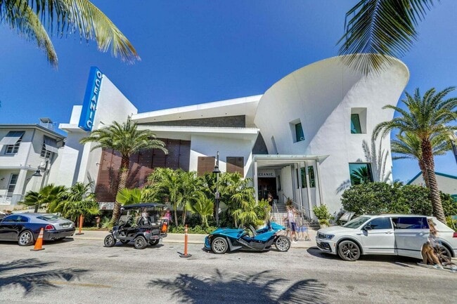 Building Photo - 100 SE 6th Ave