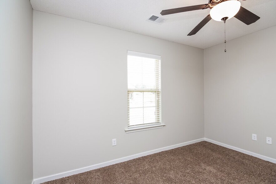 Building Photo - 9435 Darren Cir S