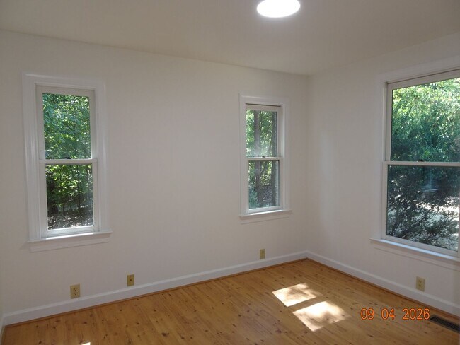 Building Photo - 1350 Jamestown Rd