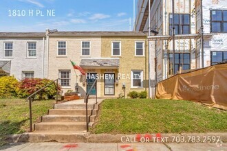 Building Photo - 1810 H Pl NE