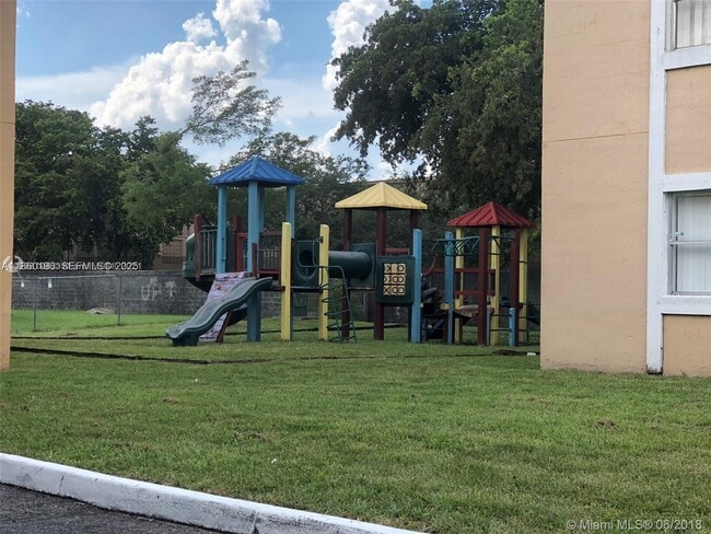 Building Photo - 2228 SW 80th Terrace