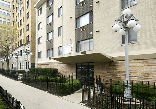 Building Photo - 6166 N Winthrop Ave