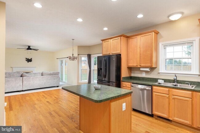 Building Photo - 677 Dellinger Dr