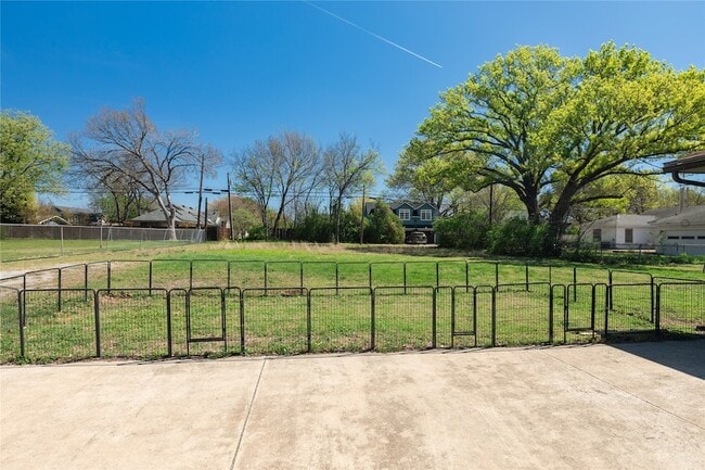 Building Photo - 602 N Morris St