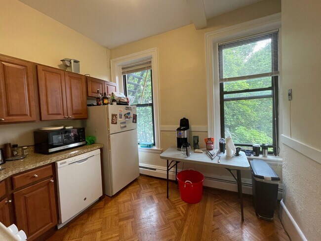 Building Photo - 55 Adams St