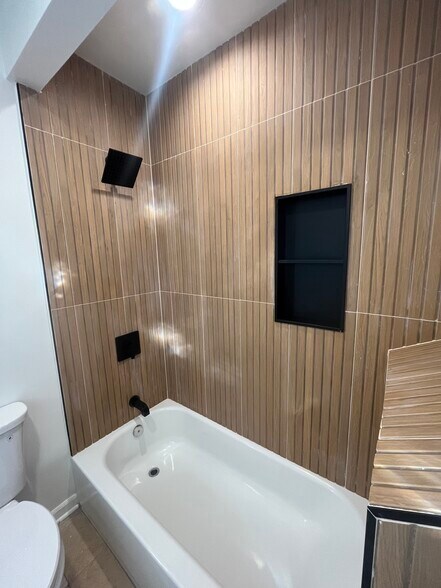 Building Photo - 1655 N Artesian Ave