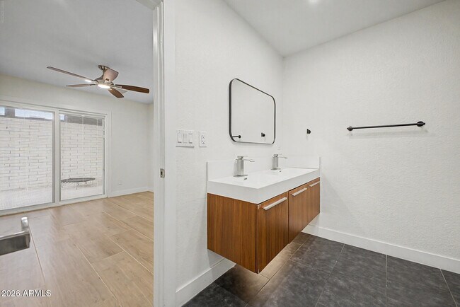 Building Photo - 8711 E Latham St