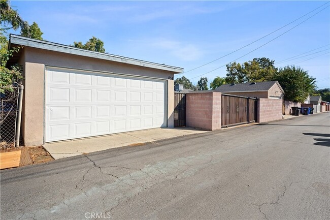 Building Photo - 855 N 3rd Ave