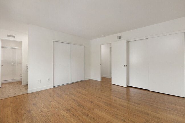 Building Photo - Updated Townhome in El Camino Club Estates!