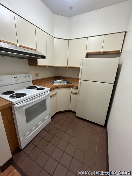 Building Photo - 81 Essex St