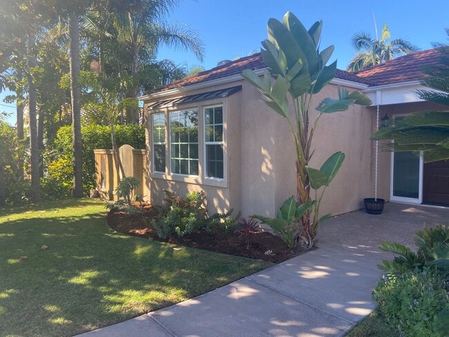 Building Photo - Beautiful, Updated 3 Bed/2 Bath in Highly Desired San Carlos!