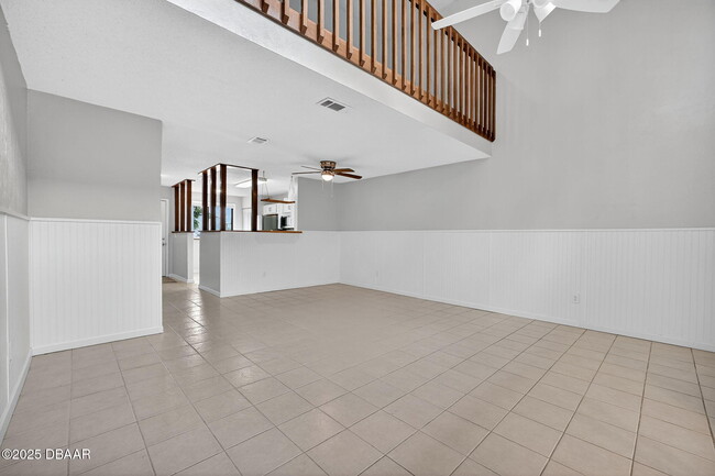 Building Photo - 168 W Sandalwood Ct