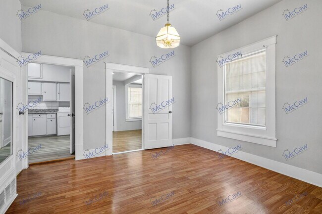 Building Photo - 419 N Grand Ave