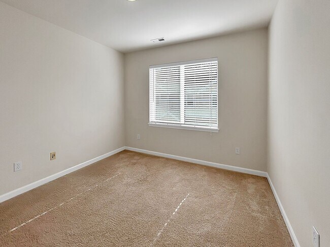 Building Photo - Charming Bothell 4BR Home w/ Bonus, Porch Swing & Private Backyard Awning