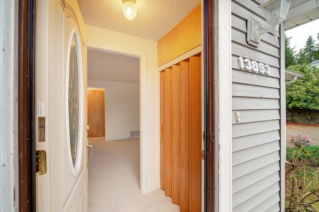 Building Photo - 2bd/1.5ba Redmond Home