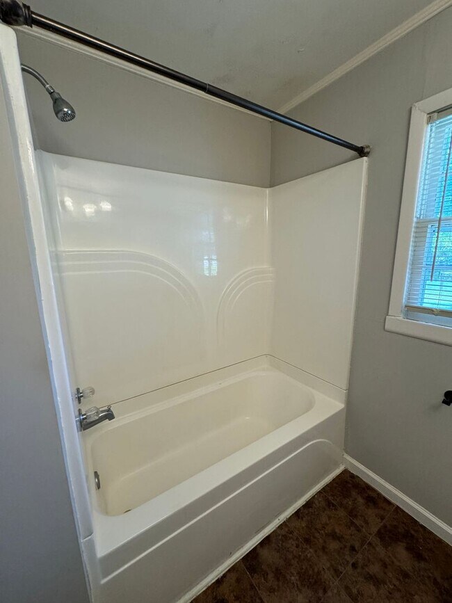 Building Photo - 2/2 Charming House in Garden Lakes $1,296
