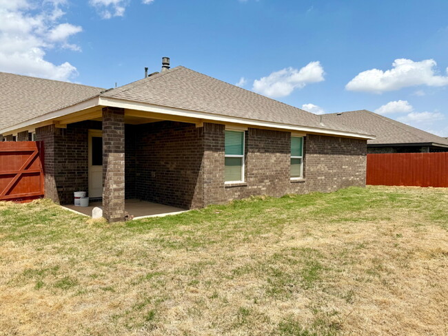 Building Photo - Frenship ISD Perfection! Stunning 4 Bed, 2...