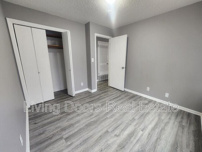 Building Photo - 660 S 20th St