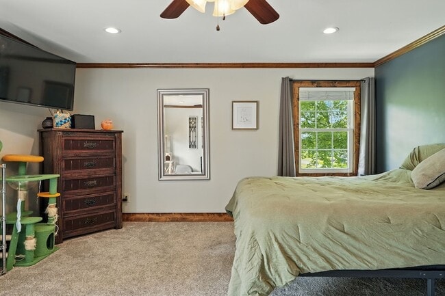 Building Photo - 864 Greenwood Rd