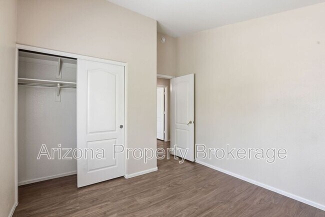 Building Photo - 435 W Corriente Ct