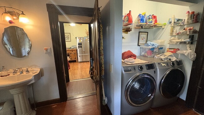 Building Photo - Stunning 4BR Victorian Home with 6 Off-Street Parking Spaces – Flexible Mid- to Long-Term Rental ...