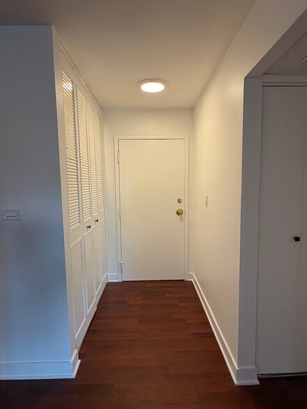 Building Photo - 2600 Brookwood Way Dr
