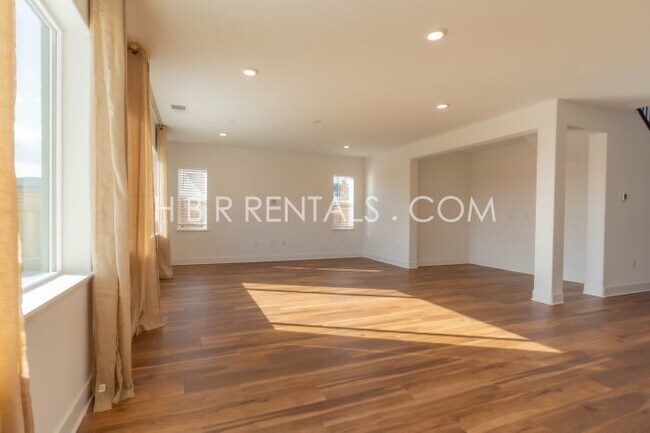 Building Photo - Spacious 4-Bedroom Haven with 4 Full Baths in Lathrop – 3,200 Sq. Ft. of Comfort and Style!