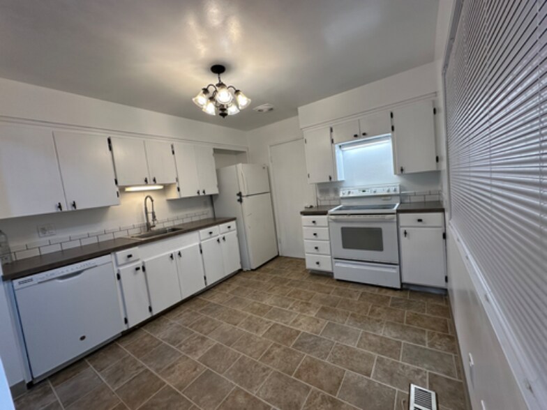 Building Photo - 11530 SW Lomita Ave