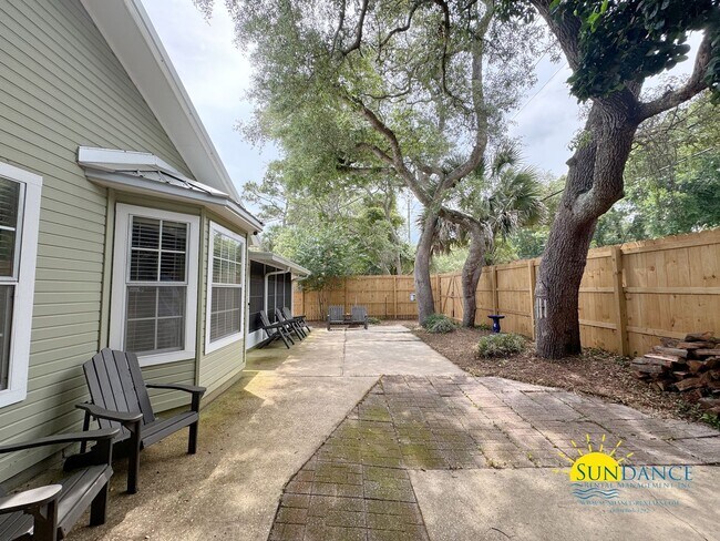 Building Photo - Charming 3-Bedroom Home in Shalimar – Conv...