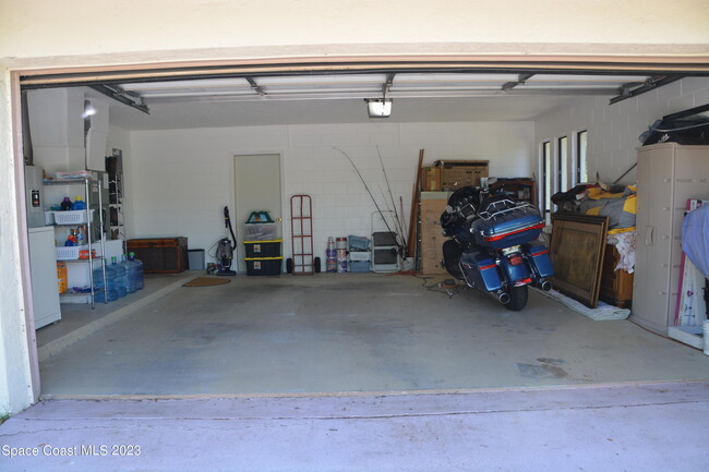 Building Photo - 1045 Pine Island Rd
