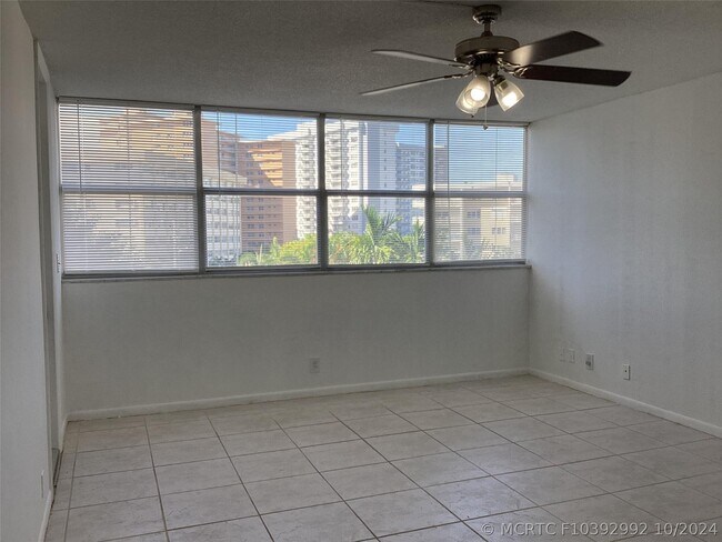 Building Photo - 100 Golden Isles Dr