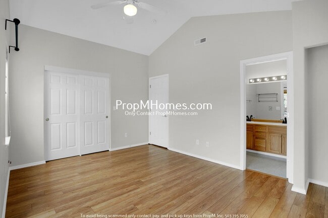 Building Photo - Updated Three Bedroom Townhome Near Nike & Intel!