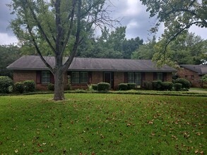 Building Photo - 2924 Fernway Dr