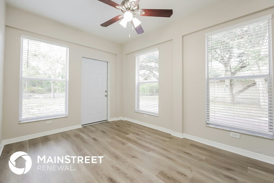 Building Photo - 2301 Jetridge St