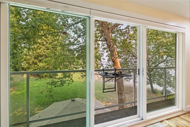 Building Photo - 1810 43rd Ave E