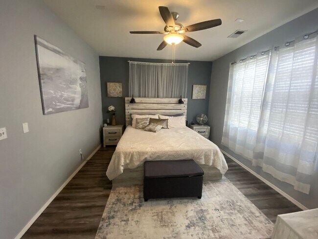 Building Photo - Beautiful 3 bedroom 2 Bath Home in South Brighton Area