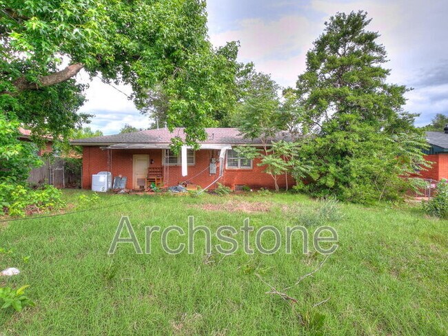 Building Photo - 724 General Senter Dr