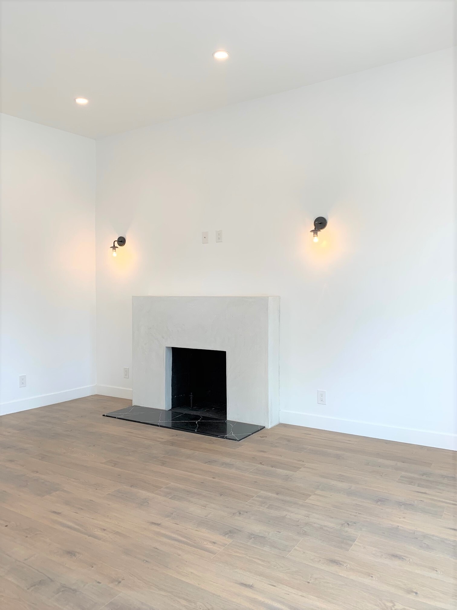 Building Photo - 3424 Edgehill Dr