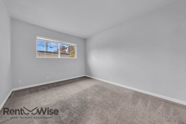 Building Photo - 2406 Kehoe Ave