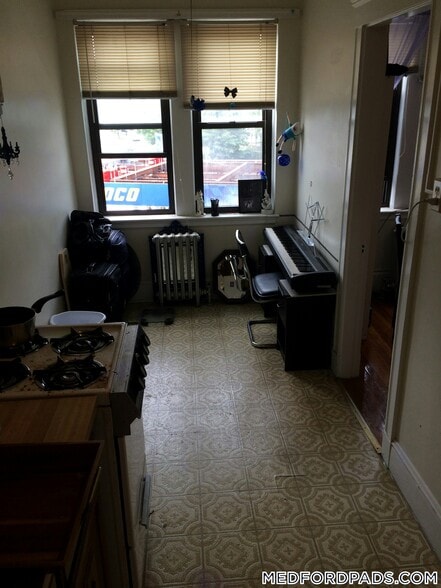 Building Photo - 53 Fellsway W