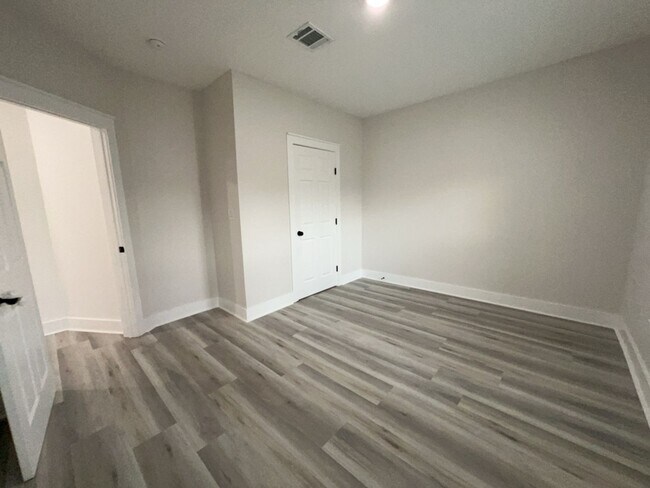 Building Photo - 224 Everton St