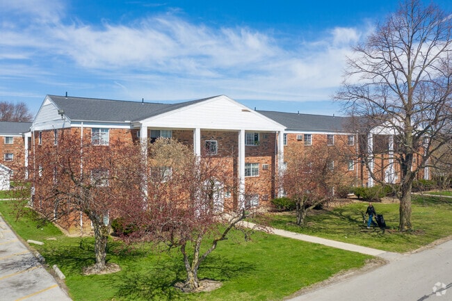 Building Photo - Greenbrier