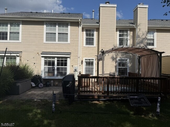 Building Photo - 121 Harrow Dr