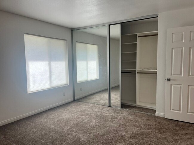 Building Photo - 2758 Bolker Dr